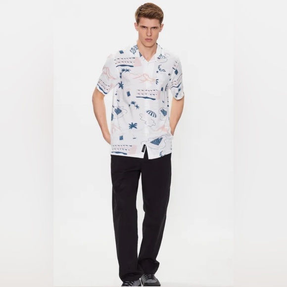 Vans Scenic White Short Sleeve Button Up Shirt, Size S - Picture 2 of 8